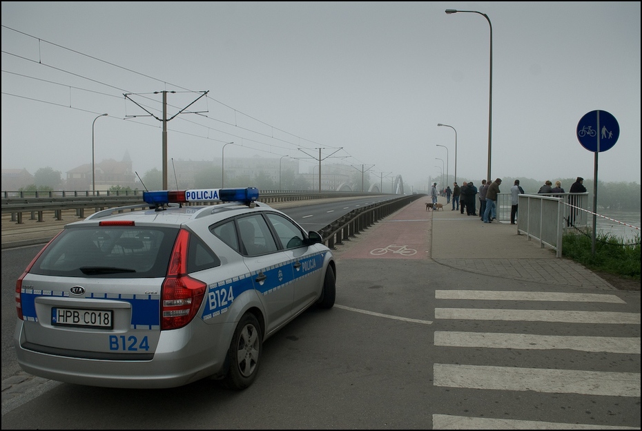  Blokada wjazdu wały Powódź 0 Wrocław Nikon D200 AF-S Zoom-Nikkor 17-55mm f/2.8G IF-ED pojazd silnikowy Droga samochód transport pojazd infrastruktura rodzaj transportu rodzinny samochód technologia projektowanie motoryzacyjne