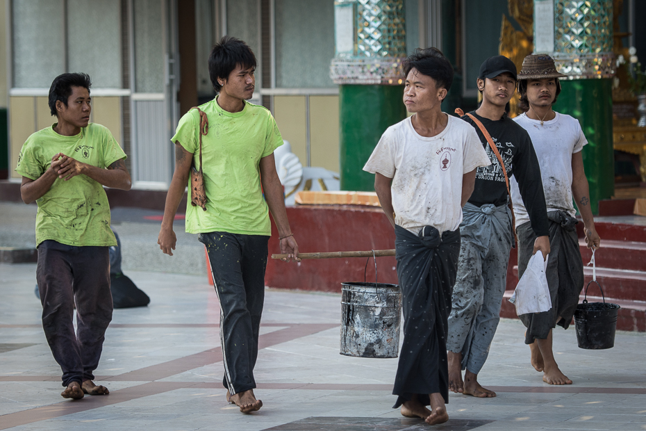  Ekipa budowlana Ludzie Nikon D7200 AF-S Nikkor 70-200mm f/2.8G 0 Myanmar Grupa społeczna infrastruktura Droga świątynia dziewczyna ulica zabawa rekreacja sztuka performance zdarzenie