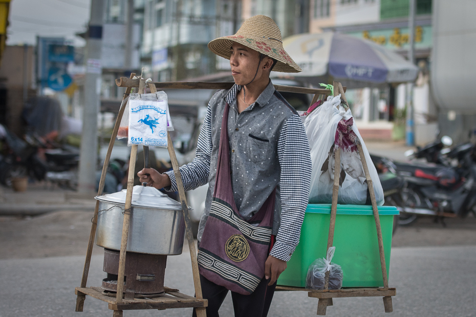  Karmik Ludzie Nikon D7200 AF-S Nikkor 70-200mm f/2.8G 0 Myanmar Droga ulica infrastruktura miejsce publiczne migawka Miasto pojazd