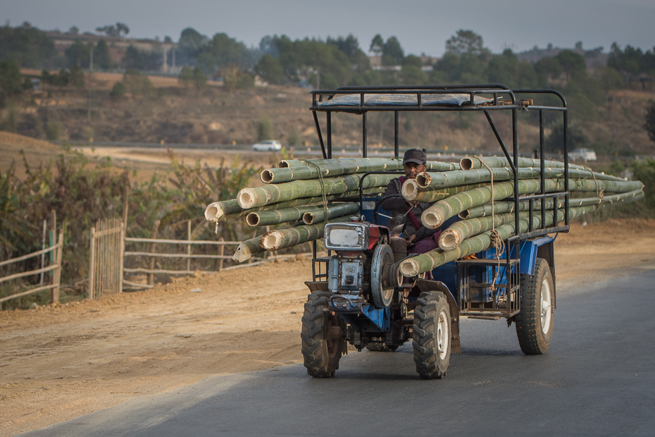  Mistrzowie upakowania Ludzie Nikon D7200 AF-S Nikkor 70-200mm f/2.8G 0 Myanmar pojazd pojazd silnikowy samochód transport wszystkie pojazdy terenowe rodzaj transportu poza trasami Droga Pojazd terenowy na zewnątrz samochodu