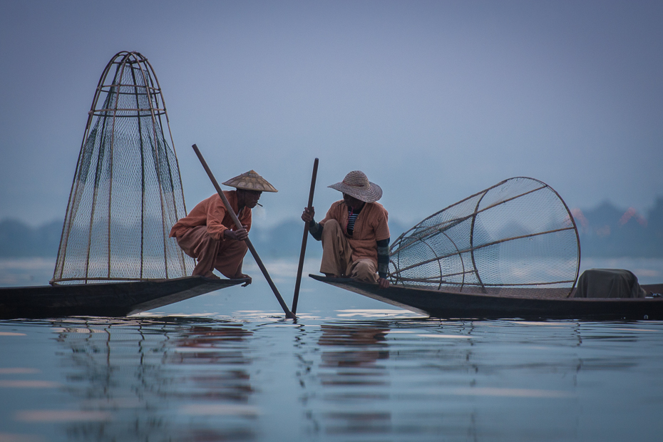  Rybacy Jeziorze Inle Jezioro Nikon D7100 AF-S Nikkor 70-200mm f/2.8G 0 Myanmar woda transport wodny odbicie żeglarstwo łódź łodzie i sprzęt żeglarski oraz zaopatrzenie niebo morze wakacje rekreacja