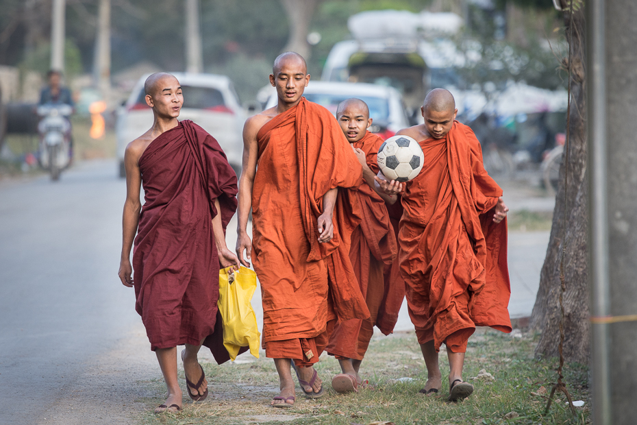  Mnisi Miejsca Nikon D7200 AF-S Nikkor 70-200mm f/2.8G 0 Myanmar mnich świątynia zawód