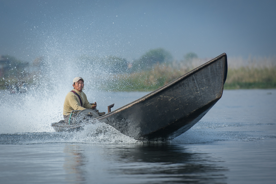  Życie codzienne Jezioro Inle Nikon D7100 AF-S Nikkor 70-200mm f/2.8G 0 Myanmar woda transport wodny żeglarstwo fala łodzie i sprzęt żeglarski oraz zaopatrzenie łódź morze skiff fala wiatrowa wioślarstwo na wodzie