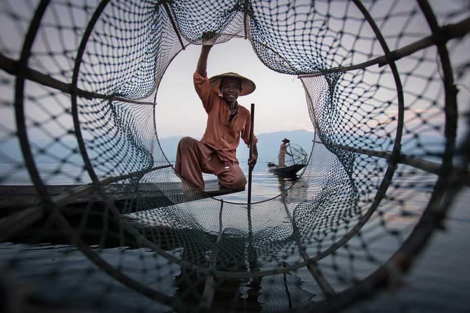  Rybacy Jezioro Inle Nikon D7200 Sigma 10-20mm f/3.5 HSM 0 Myanmar woda odbicie atrakcja turystyczna zabawa drzewo rekreacja netto dziewczyna