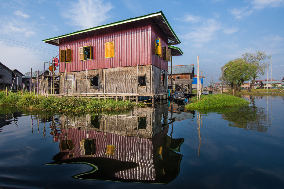  Dom wodzie Jezioro Inle Nikon D7200 Sigma 10-20mm f/3.5 HSM 0 Myanmar odbicie woda arteria wodna dom niebo kanał drzewo rzeka buda