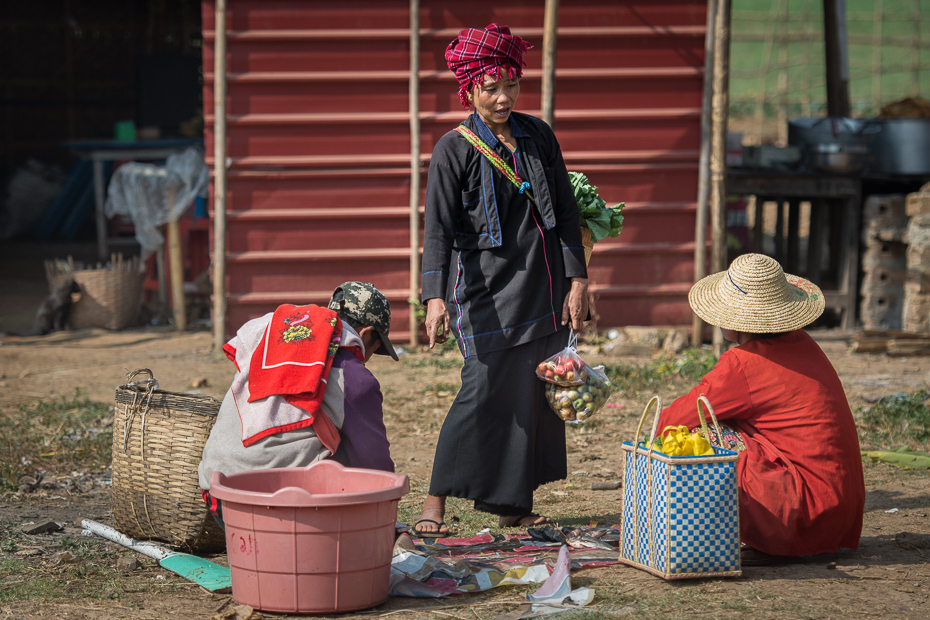  Targowisko Jezioro Inle Nikon D7100 AF-S Nikkor 70-200mm f/2.8G 0 Myanmar miejsce publiczne rekreacja sprzedawca