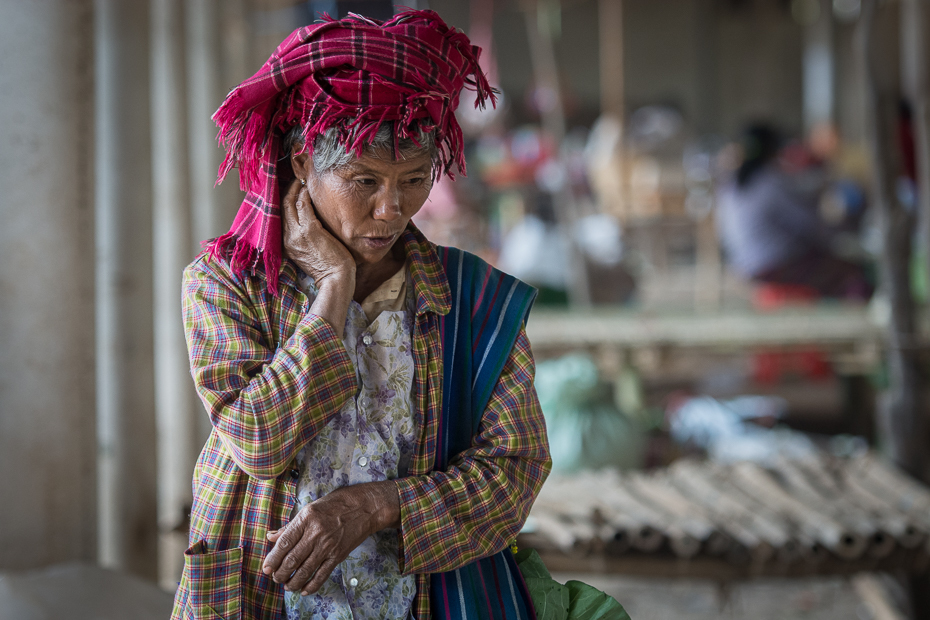  targowisku Jezioro Inle Nikon D7100 AF-S Nikkor 70-200mm f/2.8G 0 Myanmar miejsce publiczne nakrycie głowy świątynia tradycja dziewczyna karnawał