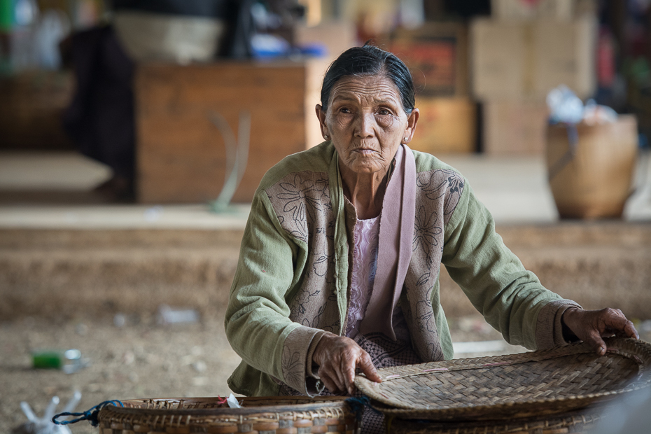  targowisku Jezioro Inle Nikon D7100 AF-S Nikkor 70-200mm f/2.8G 0 Myanmar posiedzenie świątynia dziewczyna