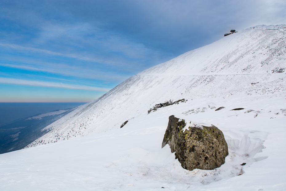  Śnieżka 0 Nikon D7100 AF-S Zoom-Nikkor 17-55mm f/2.8G IF-ED górzyste formy terenu śnieg niebo Góra zimowy grzbiet pasmo górskie nunatak Chmura spadł