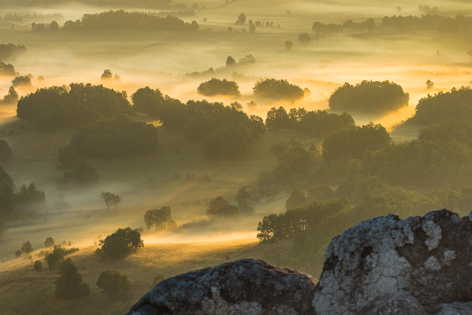  Sokolik 0 Nikon D7200 AF-S Nikkor 70-200mm f/2.8G niebo atmosfera świt zamglenie ranek krajobraz wzgórze skała teren światło słoneczne