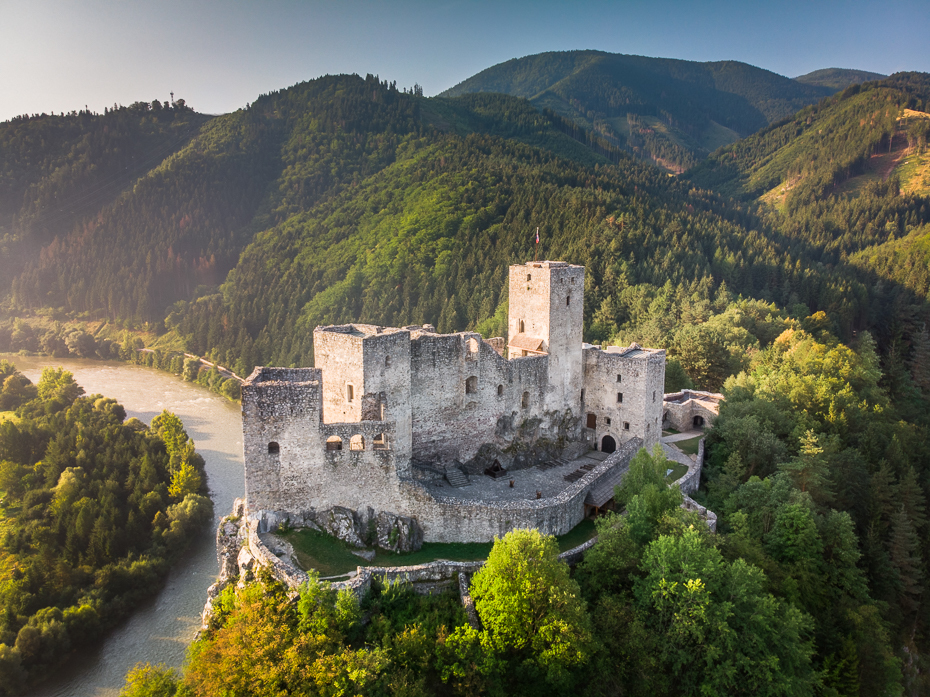  Zamek Strecno 0 Mala Fatra Mavic Air zamek fortyfikacja niebo średniogórze budynek pałac wioska drzewo Góra historyczna Strona