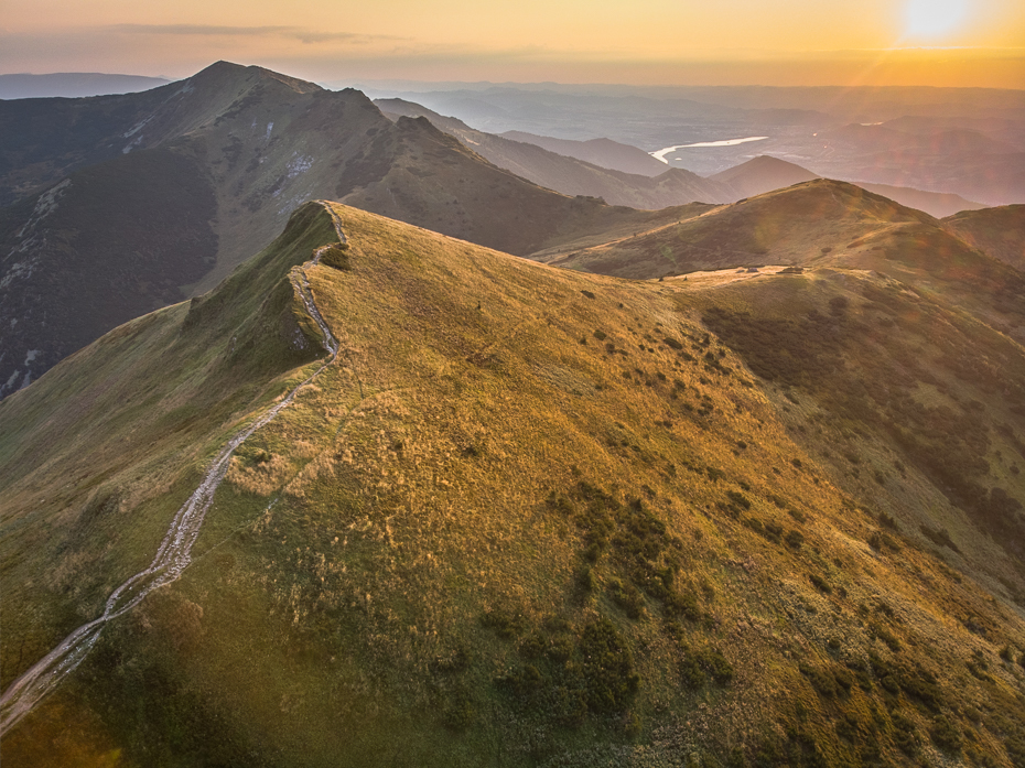  Mała Fatra 0 Mala Mavic Air średniogórze grzbiet pustynia górzyste formy terenu spadł Góra wzgórze niebo Fotografia lotnicza atmosfera