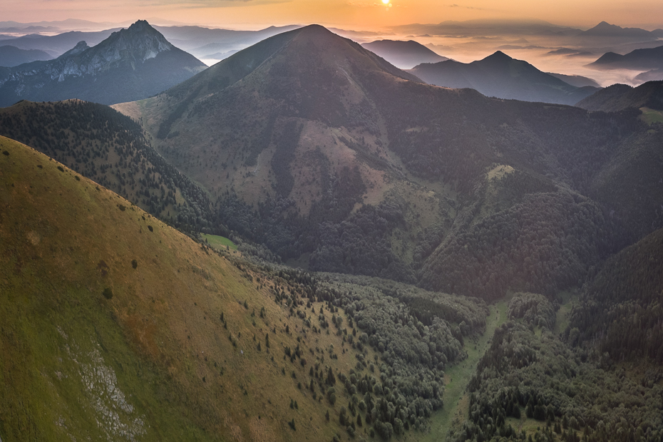  Mała Fatra 0 Mala Mavic Air średniogórze górzyste formy terenu Góra niebo grzbiet pustynia wzgórze pasmo górskie ranek spadł