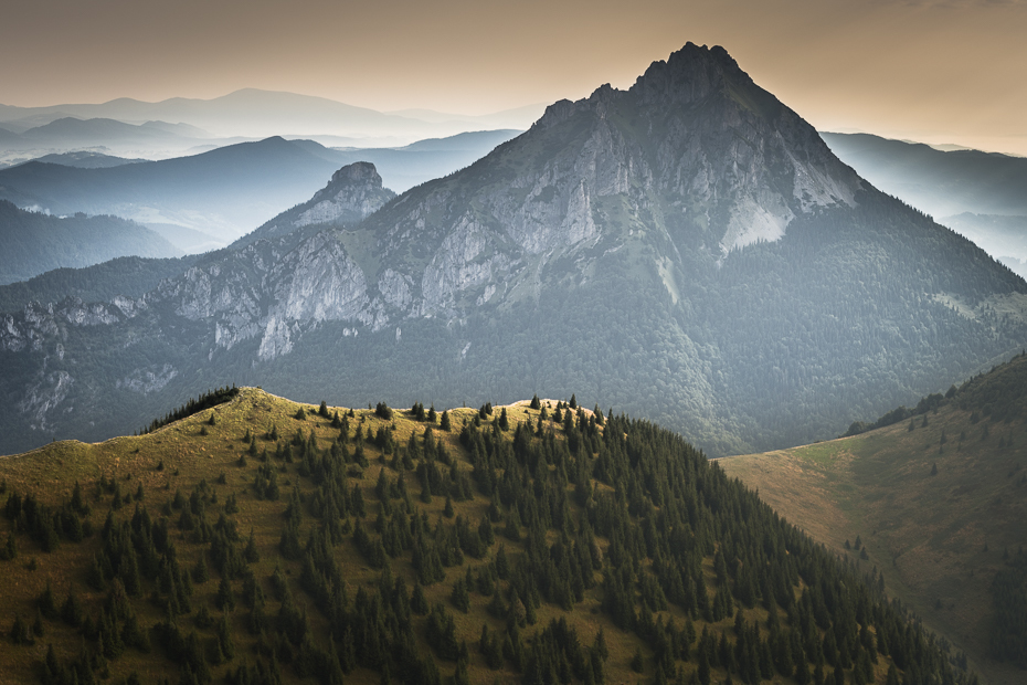  Mała Fatra 0 Mala Nikon D7200 Nikkor AF-S 70-200 f/4.0G górzyste formy terenu Góra niebo pustynia grzbiet pasmo górskie średniogórze ranek zamontuj scenerię Chmura