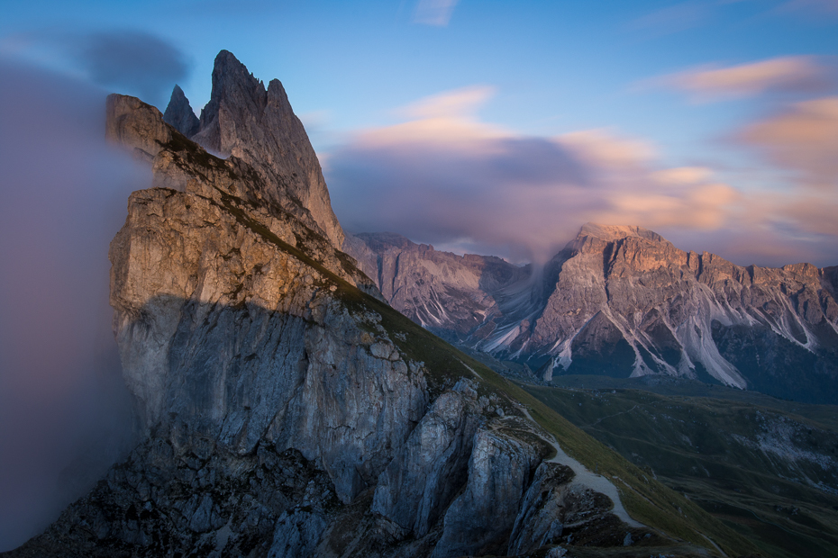  Seceda 0 Dolomity Nikon D7200 Nikkor 20mm f/1.8 górzyste formy terenu Góra niebo pasmo górskie pustynia Park Narodowy Alpy atmosfera ranek grzbiet