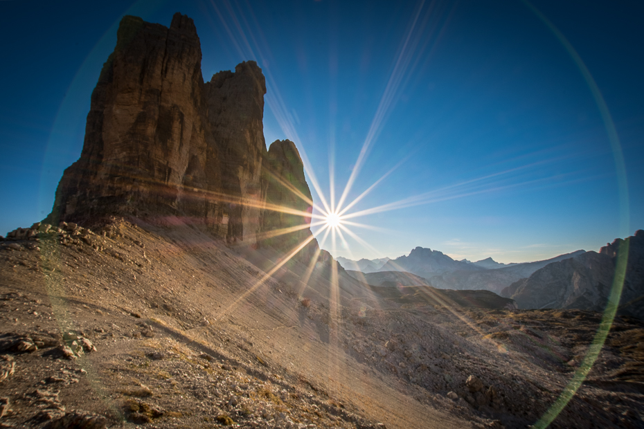  Tre Cime Lavaredo 0 Dolomity Nikon D7200 Sigma 10-20mm f/3.5 HSM niebo górzyste formy terenu Góra pustynia grzbiet pasmo górskie ranek skała wzgórze średniogórze