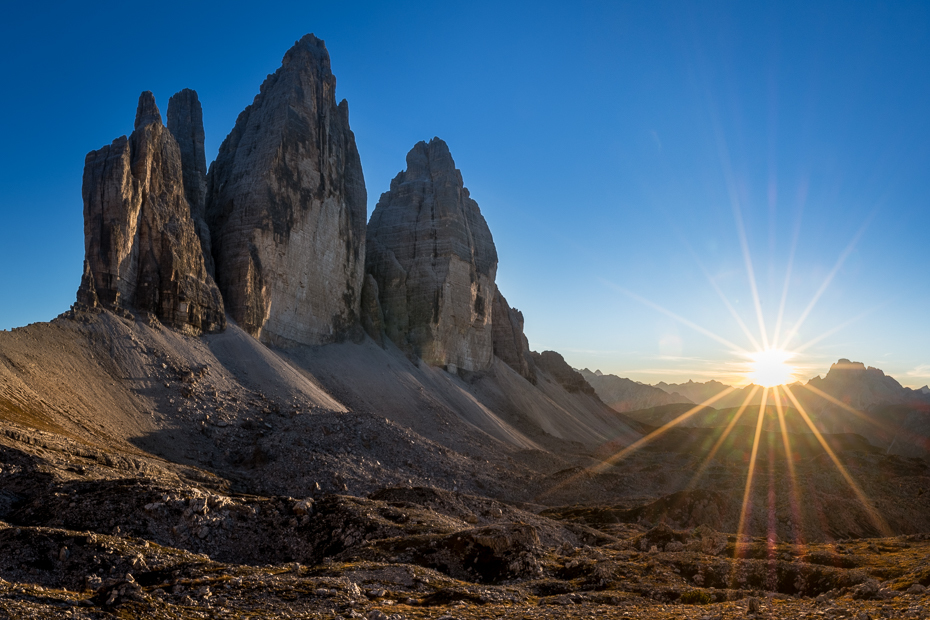  Tre Cime Lavaredo 0 Dolomity Nikon D7200 Nikkor 20mm f/1.8 niebo górzyste formy terenu Badlands pustynia Góra skała pasmo górskie ranek tworzenie Park Narodowy