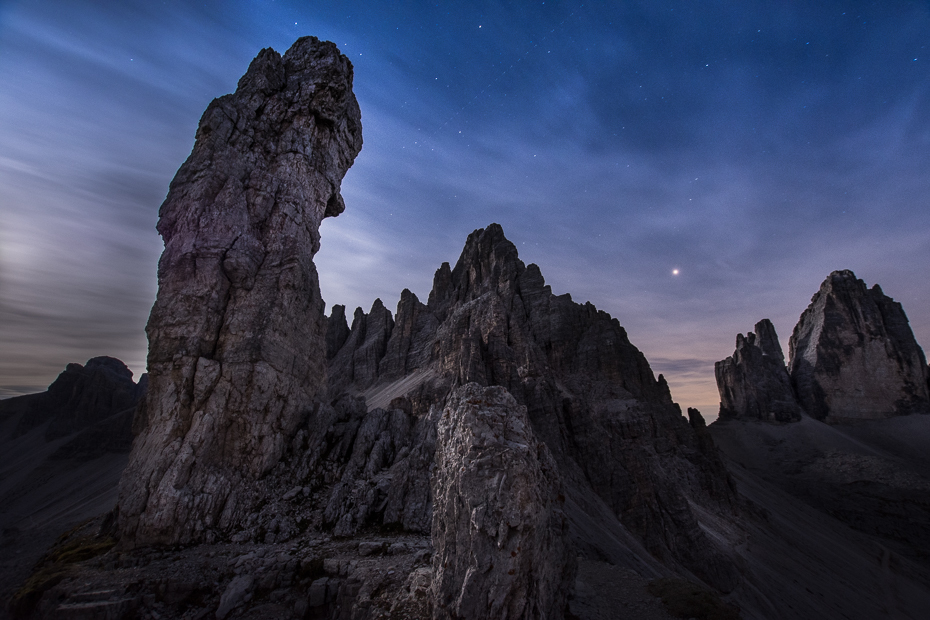  Tre Cime Lavaredo 0 Dolomity Nikon D7200 Sigma 10-20mm f/3.5 HSM niebo Badlands skała górzyste formy terenu Góra pasmo górskie atmosfera tworzenie ciemność zjawisko geologiczne