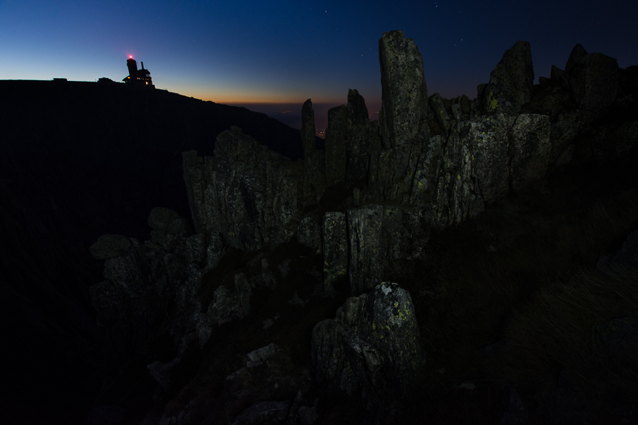  Śnieżne Kotły Karkonosze Nikon D7200 Sigma 10-20mm f/3.5 HSM skała niebo zjawisko geologiczne teren atmosfera noc Góra ciemność tworzenie krajobraz