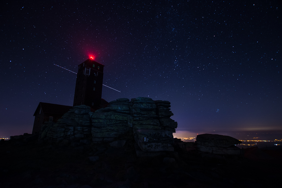  Śnieżne Kotły Karkonosze Nikon D7200 Sigma 10-20mm f/3.5 HSM niebo noc atmosfera gwiazda obiekt astronomiczny ciemność zjawisko geologiczne przestrzeń kosmiczna astronomia wieża