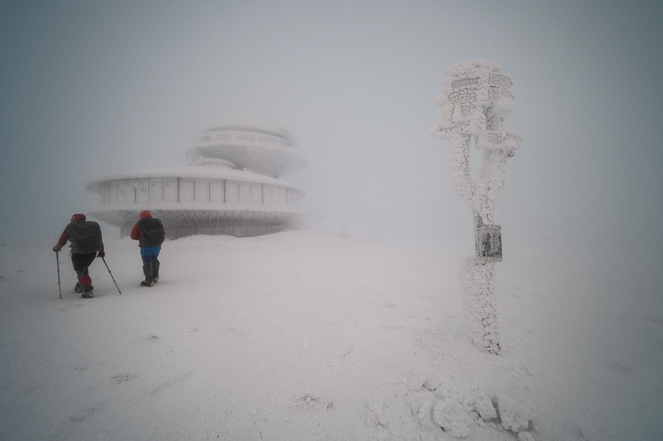  Śnieżka 0 Karkonosze Nikon Laowa D-Dreamer 12mm f/2.8 śnieg zimowy Zjawisko atmosferyczne zamrażanie burza śnieżna Burza śnieżna zjawisko geologiczne mgła zamglenie