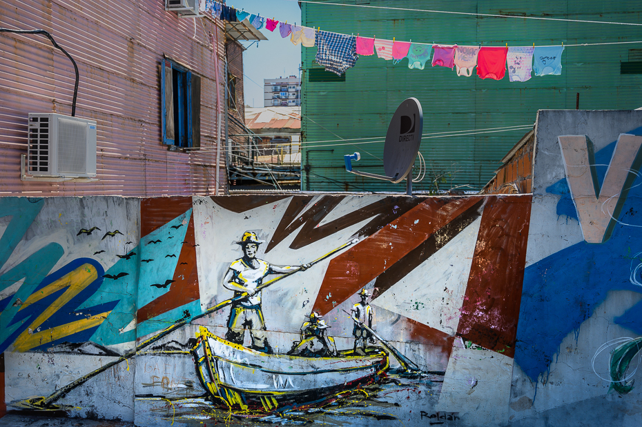  Mural Buenos Aires Nikon Nikkor 24-70mm f/4 0 Patagonia woda niebieski Ściana sztuka Sztuka uliczna fresk transport wodny obraz graffiti pojazd