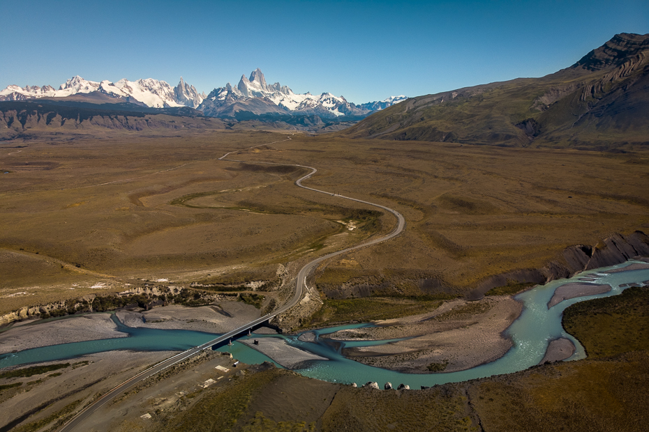  Rio los Vueltas Argentyna Mavic Air 0 Patagonia górzyste formy terenu Góra średniogórze pasmo górskie Naturalny krajobraz górskie przejście pustynia dolina spadł Płaskowyż