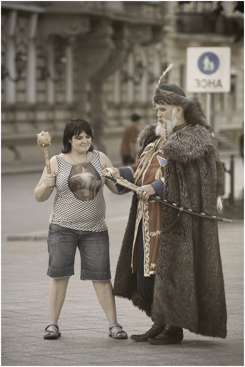  Pokaz Ukraina, Odessa 0 Nikon D300 Zoom-Nikkor 80-200mm f/2.8D ludzkie zachowanie świątynia dziewczyna ulica Droga zabawa