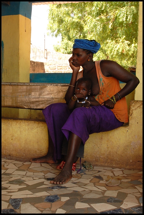  Czekając... Klimaty Nikon D200 AF-S Zoom-Nikkor 18-70mm f/3.5-4.5G IF-ED Senegal 0 posiedzenie dama piękno dziewczyna noga Ludzkie ciało zabawa Model wakacje