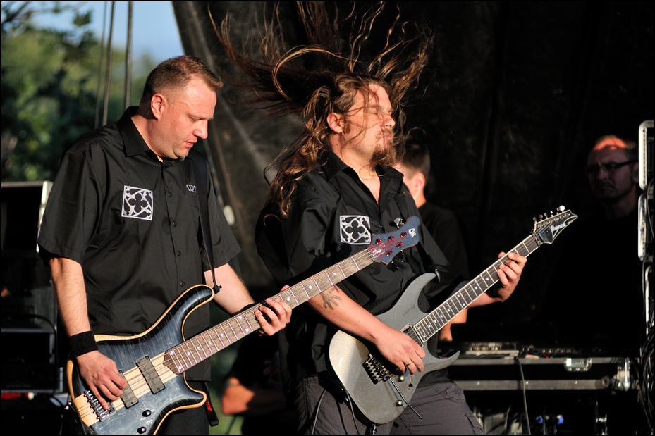  Artrosis Castle Party 0 Bolków koncert Nikon D300 Zoom-Nikkor 80-200mm f/2.8D muzyk muzyka gitarzysta gitara Grupa społeczna gitara basowa wydajność oskubane instrumenty smyczkowe basista zawód