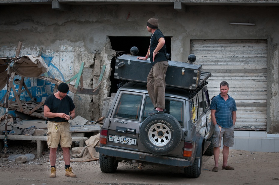  Team 71: Nissan Patrol Senegal Nikon D300 AF-S Nikkor 70-200mm f/2.8G Budapeszt Bamako 0 samochód pojazd pojazd silnikowy transport rodzaj transportu sportowy pojazd sportowy awangarda na zewnątrz samochodu żołnierz armia