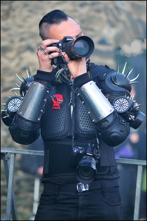  Fotograf piekła Castle Party 0 Bolków Nikon D300 AF-S Micro-Nikkor 105mm f/2.8G IF-ED odzież wierzchnia operator kamery Sprzęt ochrony osobistej zawód produkt