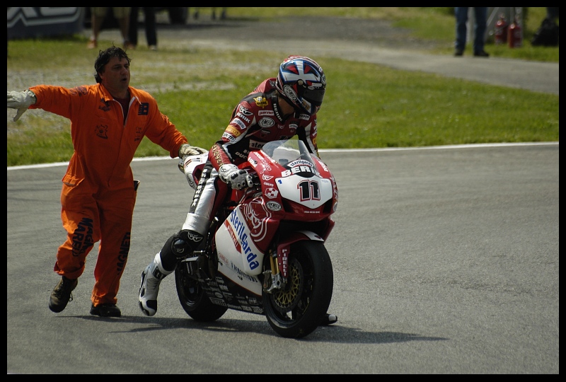  #11 Monza Superbike monza superbike corona extra accident Nikon D70 Sigma APO 70-300mm f/4-5.6 Macro Sport pojazd lądowy samochód motocykl tor wyścigowy wyścigi pojazd wyścigi drogowe motocykli wyścig motocyklowy