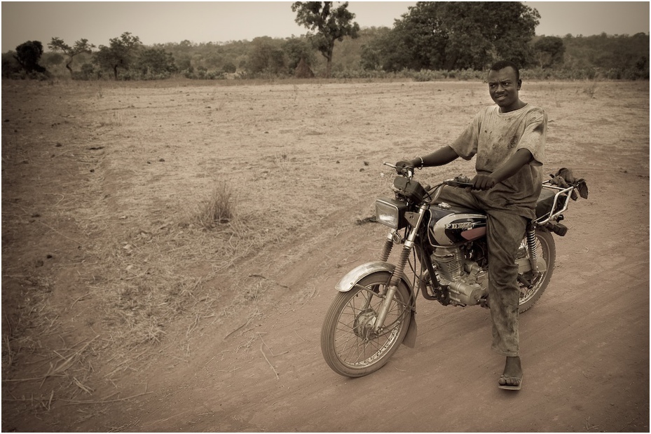  Easy rider Ludzie Nikon D70 AF-S Zoom-Nikkor 18-70mm f/3.5-4.5G IF-ED Senegal 0 pojazd lądowy pojazd motocykl gleba migawka fotografia drzewo piasek krajobraz niebo