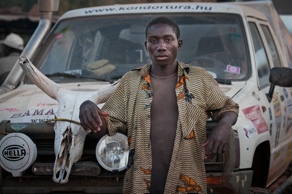  Boy with Team car Rajdowe Nikon D300 AF-S Nikkor 70-200mm f/2.8G Budapeszt Bamako 0 samochód pojazd projektowanie motoryzacyjne samochód miejski Samochód kompaktowy sportowy pojazd sportowy