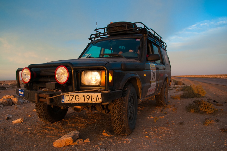  Team 98: Power Rangers Sahara Zachodnia Nikon D300 AF-S Zoom-Nikkor 17-55mm f/2.8G IF-ED Budapeszt Bamako 0 poza trasami pojazd silnikowy Natura samochód pojazd Pojazd terenowy krajobraz gleba off wyścigi drogowe na zewnątrz samochodu