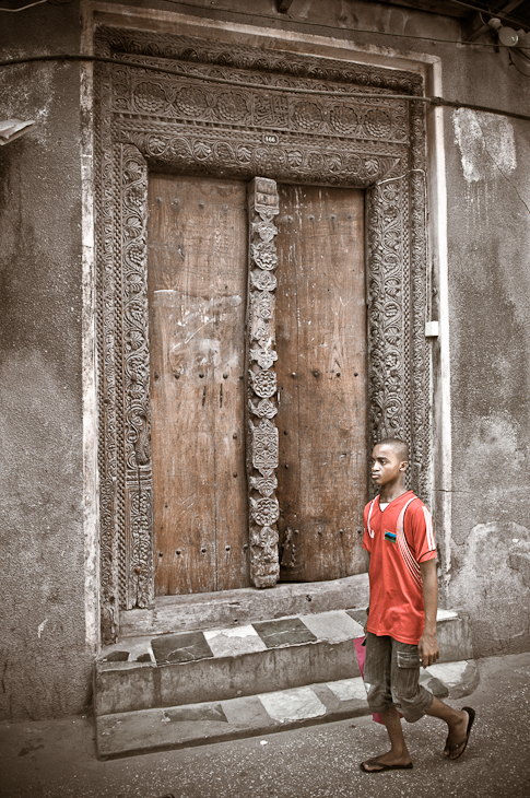  Stone Town Nikon D300 AF-S Nikkor 70-200mm f/2.8G Zanzibar 0 fotografia Ściana infrastruktura drzwi na stojąco okno drewno aleja świątynia fasada