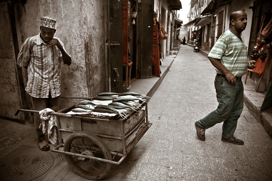  Stone Town Nikon D300 AF-S Nikkor 70-200mm f/2.8G Zanzibar 0 infrastruktura ulica Droga ludzkie zachowanie migawka