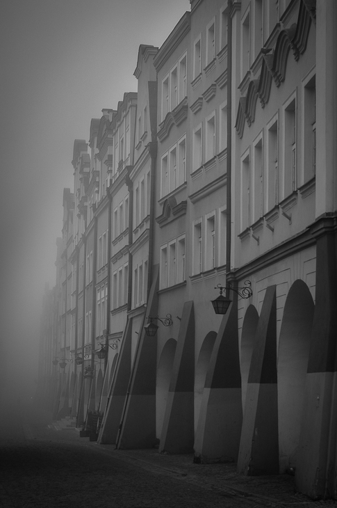  Jelenia Góra Architektura Nikon D300 AF-S Zoom-Nikkor 18-70mm f/3.5-4.5G IF-ED czarny czarny i biały fotografia monochromatyczna architektura budynek Struktura atmosfera fotografia metropolia niebo