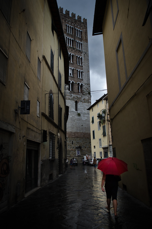  Lucca Toskania 0 Nikon D7000 AF-S Zoom-Nikkor 17-55mm f/2.8G IF-ED miasto aleja ulica infrastruktura niebo budynek Miasto Droga sąsiedztwo okno