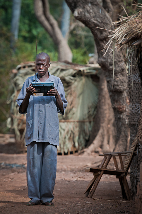  Mechanik radio Senegal Nikon D300 AF-S Nikkor 70-200mm f/2.8G Budapeszt Bamako 0 drzewo roślina drzewiasta roślina dziewczyna świątynia rekreacja las