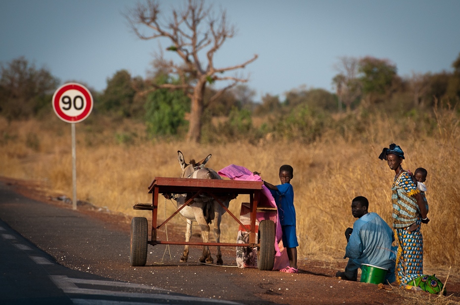  Scenka przydrożna Senegal Nikon D300 AF-S Nikkor 70-200mm f/2.8G Budapeszt Bamako 0 Droga pojazd samochód ranek krajobraz piasek drzewo roślina gleba niebo