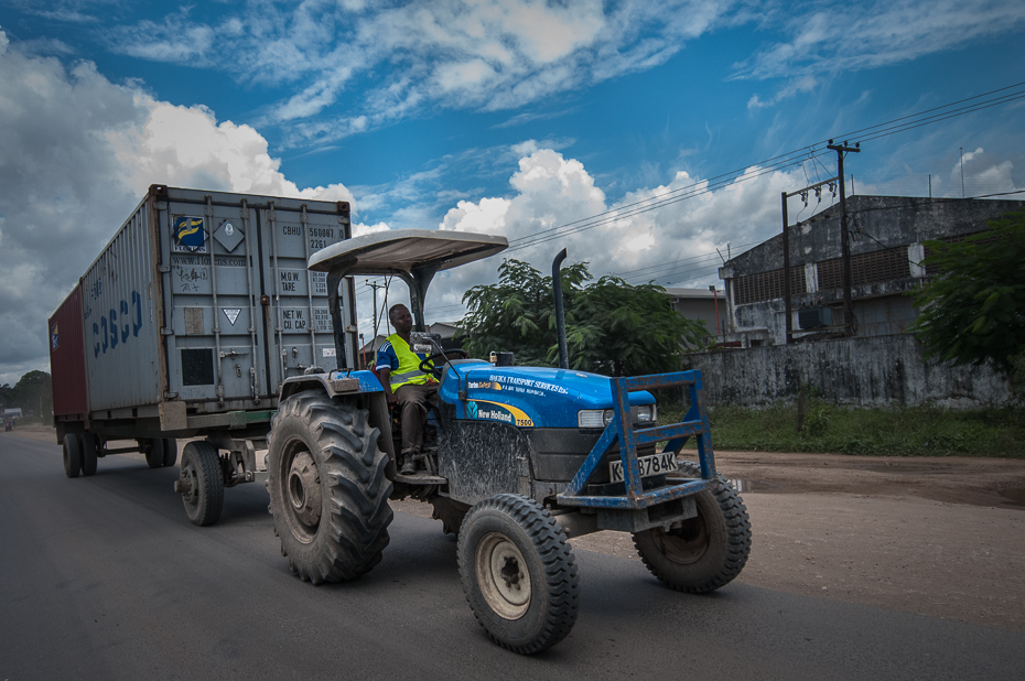  Cargo Ulice nikon d750 Nikon AF-S Nikkor 70-200mm f/2.8G Kenia 0 pojazd lądowy pojazd ciągnik samochód pojazd silnikowy rodzaj transportu transport maszyny rolnicze niebo drzewo