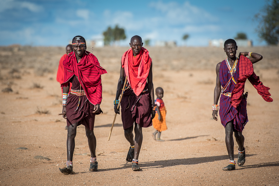  Masaje nikon d750 Nikon AF-S Nikkor 70-200mm f/2.8G Kenia 0 ludzie zabawa wakacje piasek turystyka dziewczyna człowiek niebo rekreacja podróżować