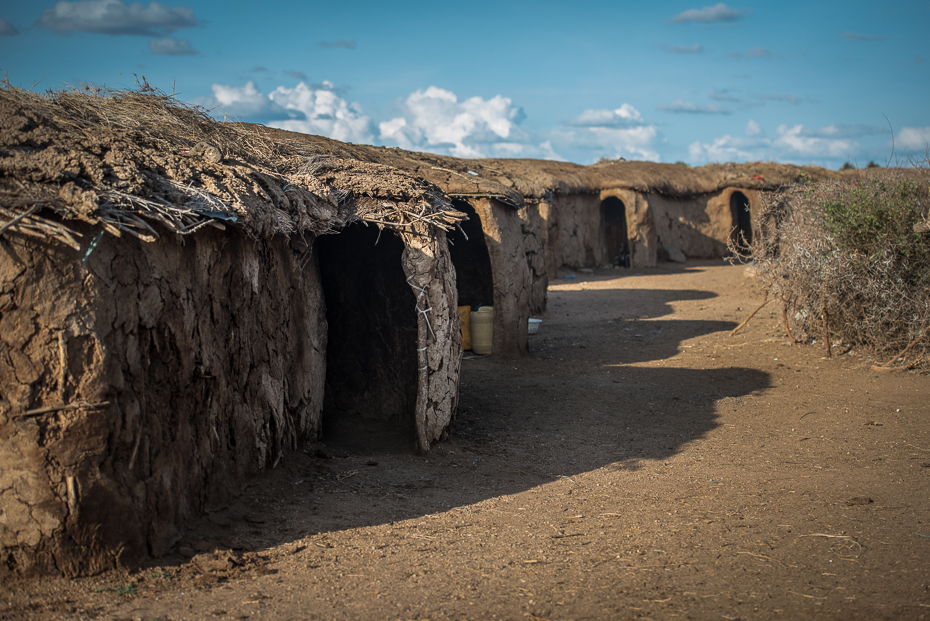  Wioska masajska Masaje nikon d750 Nikon AF-S Nikkor 70-200mm f/2.8G Kenia 0 niebo skała gleba tworzenie piasek teren geologia krajobraz Chmura Badlands