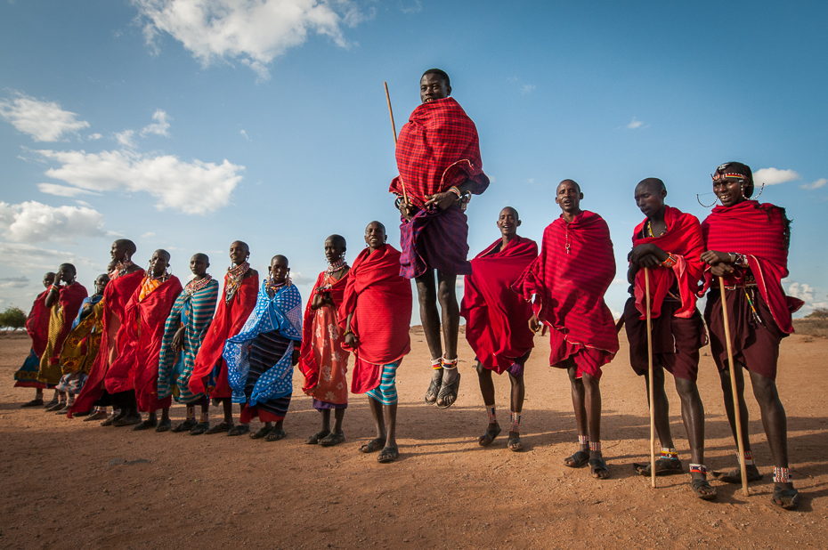  Masaje Nikon D300 AF-S Nikkor 14-24mm f/2.8G Kenia 0 zabawa turystyka tradycja niebo wakacje piasek rekreacja tłum dziewczyna