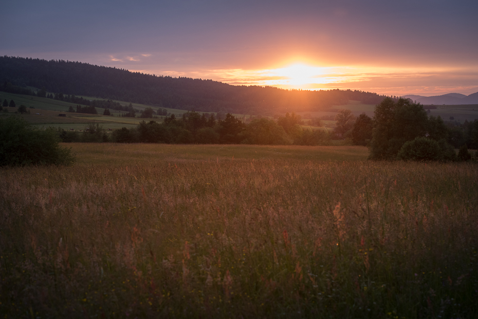  Beskid niski Krajobraz nikon d750 Sigma 15-30mm f/3.5-4.5 Aspherical niebo pole świt łąka ranek wieczór światło słoneczne obszar wiejski wzgórze