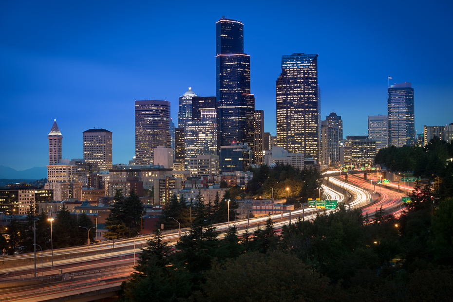  Downtown 0 Seattle nikon d750 Nikon AF-S Nikkor 70-200mm f/2.8G obszar Metropolitalny Miasto cityscape sylwetka na tle nieba obszar miejski drapacz chmur metropolia punkt orientacyjny wieżowiec niebo