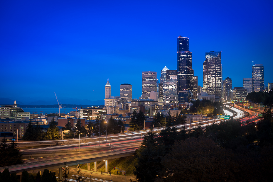  Downtown 0 Seattle nikon d750 Nikon AF-S Nikkor 70-200mm f/2.8G obszar Metropolitalny Miasto cityscape sylwetka na tle nieba obszar miejski metropolia niebo drapacz chmur punkt orientacyjny wieżowiec