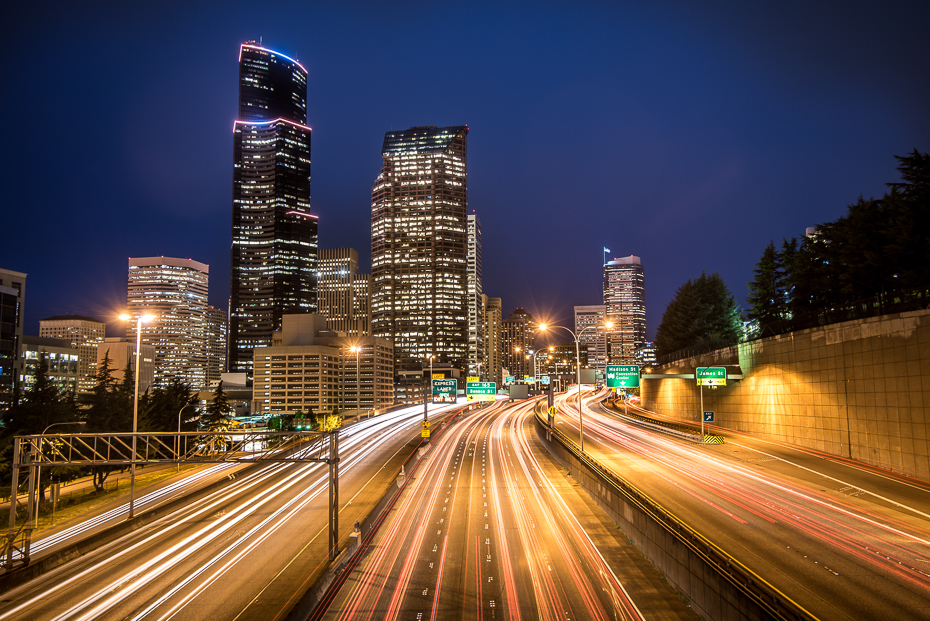  Downtown 0 Seattle nikon d750 Sigma 15-30mm f/3.5-4.5 Aspherical obszar Metropolitalny cityscape Miasto obszar miejski metropolia sylwetka na tle nieba drapacz chmur punkt orientacyjny noc Droga